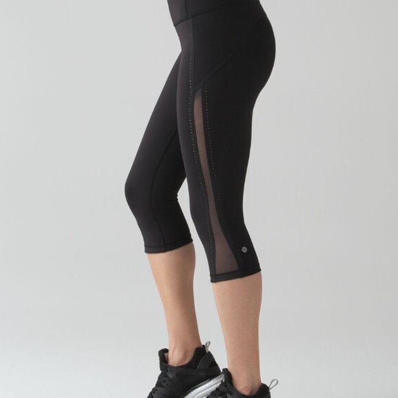 Lululemon Smooth Stride Crop Black Size 2 Stylish Mesh on Side Leggings - Picture 14 of 16